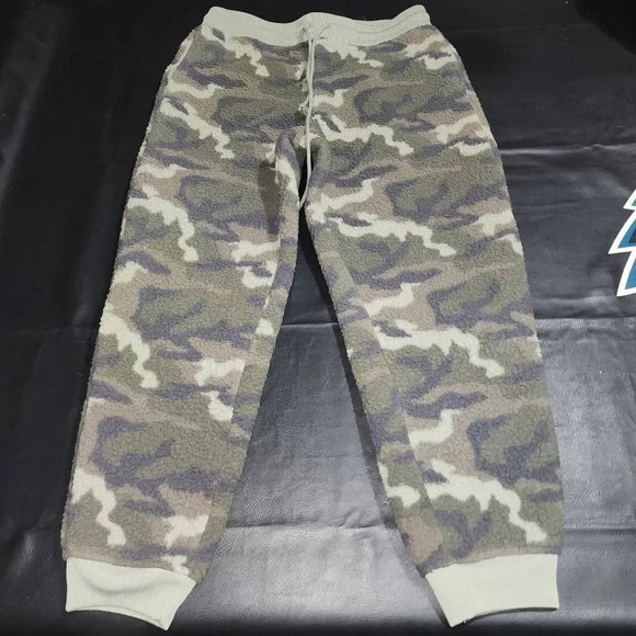 American Eagle Womens Fleece Camouflage Jogger Pants Medium - Picture 1 of 5